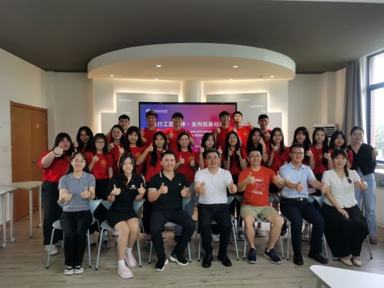 图1 大合影.jpg