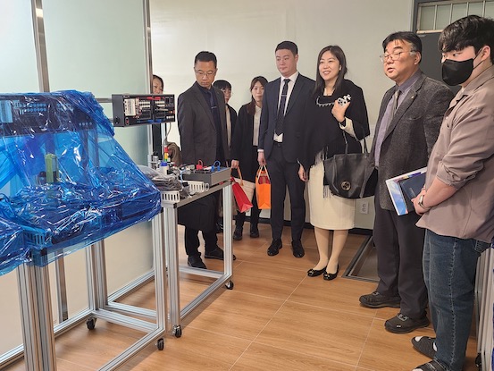 1680250859430515.jpg 白石大学实训室.JPG