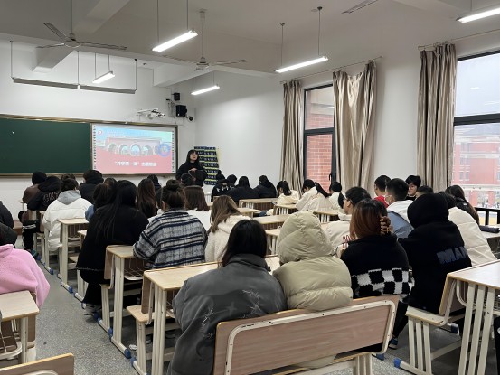 1676601998601124.jpg 22国贸1班 开学第一课 汤月婷(修).jpg