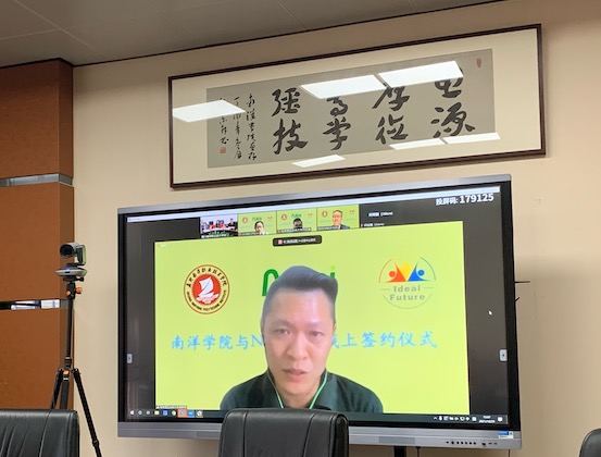 4.lee讲话.JPG