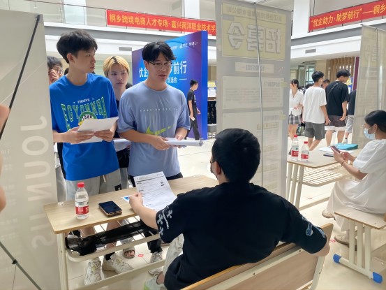 1661676712880997.jpg 经济与管理分院举办“优企助力·筑梦前行”专场双选会1(1).jpg